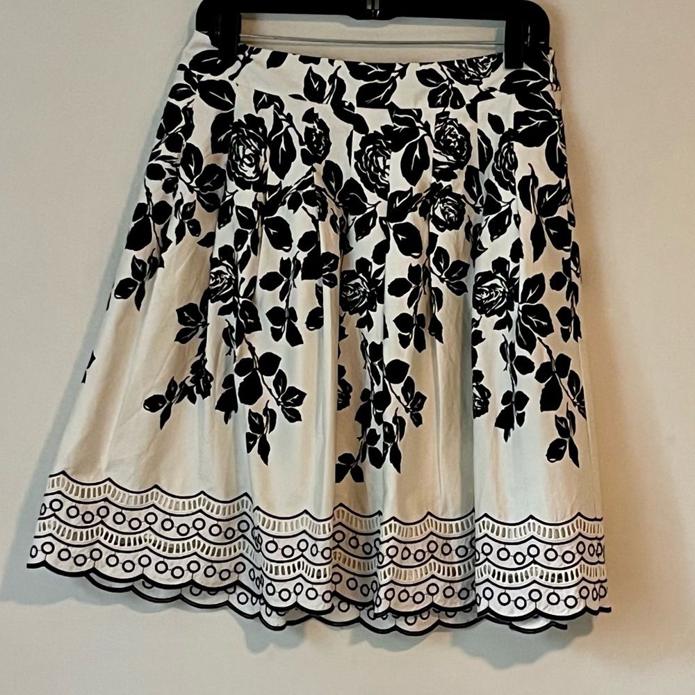 Talbots Black & White Floral Skirt Eyelet Trim Hem With Pockets 6p